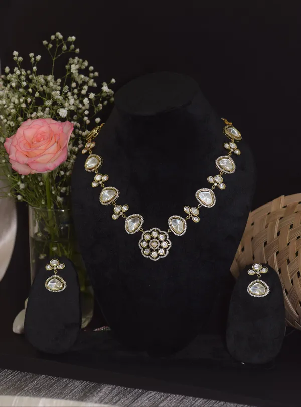 Silver_Brass_Necklace_Set_For_Women